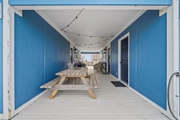 Captain's Cabin 3207