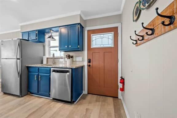 Captain's Cabin 3207
