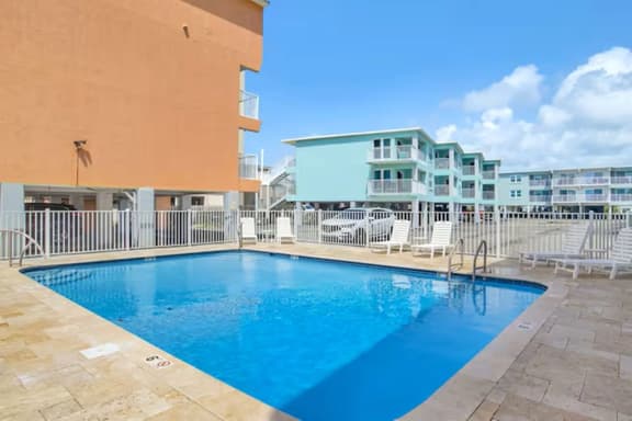 Harbor House B13